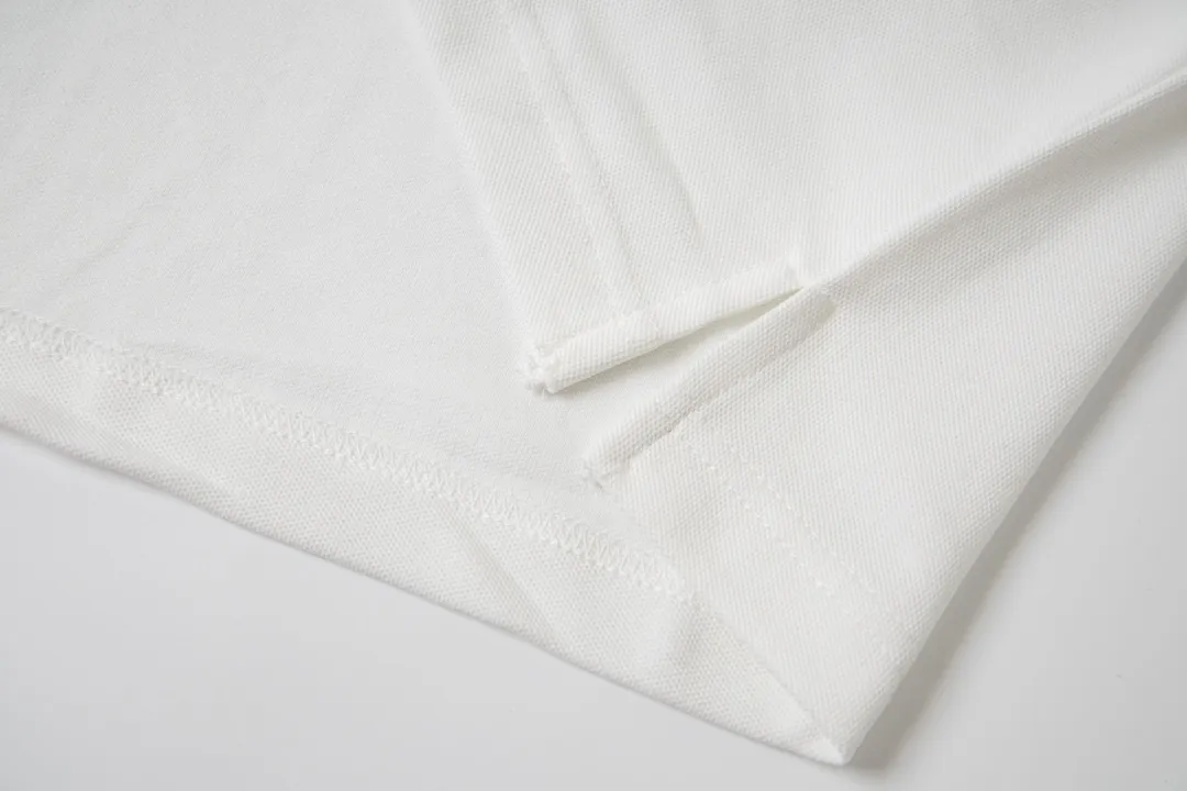 P150 Model No. Y779 Ralph Lauren/Ralph Lauren Basic pony embroidered logo short sleeves Three needles and five threads Men's and women's piqué cotton fabric Easier to wear, more comfortable and less bulky than ordinary fabrics Customized thread weaving and dyeing Classic pony embroidery Logo Cross stitching details on the neckline Three needles and five threads all over The whole body is made of three needles and five threads Complete accessories make it a trendy style Easy to control and match at will Full of design, a simple must-have! Color: Black White Navy Gray Size: S-XL